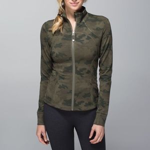 🍋lululemon Forme Jacket in RARE CAMO!